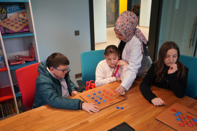 Bilim Fatih'teki Akıl ve Zeka Oyunları Atölyesi Öğrencilere Yeni Beceriler Kazandırıyor