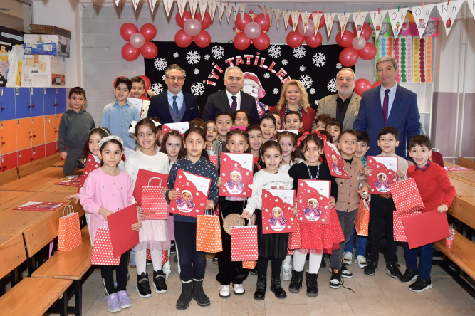 Başkan Turan İskenderpaşa İlkokulu Öğrencilerinin Karne Sevincini Paylaştı