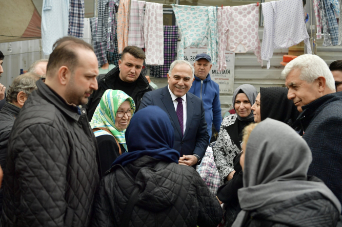 Başkan Turan, Çarşamba Pazarı'nda Hemşehrileriyle Bir Araya Geldi