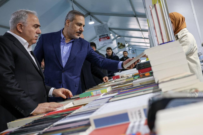 Dışişleri Bakanımız Hakan Fidan, Fatih Merkez Kütüphanesi ile 41. Türkiye Kitap ve Kültür Fuarı'nı Ziyaret Etti