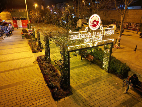 Hekimoğlu Ali Paşa Meydanı'nda Aydınlatma Çalışmaları Yapıldı