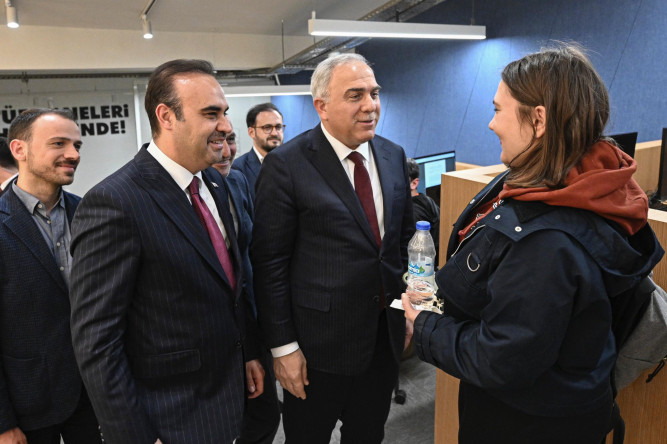 Sanayi ve Teknoloji Bakanımız Sn. Mehmet Fatih Kacır Vatan Kütüphanesi'ni Ziyaret Etti