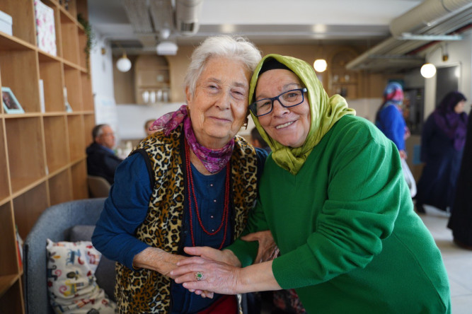 Başkan Turan'ın Katılımıyla Yadigâr Kahvesi'nde Kıymetli Büyüklerimize “Anneler Günü” Sürprizi