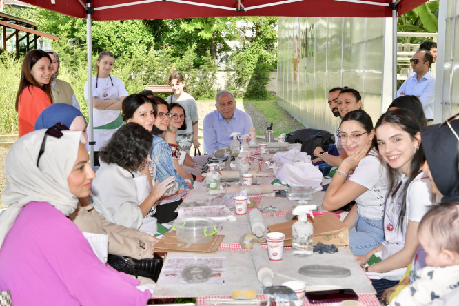 Başkan Turan, Yedikule Bahçe'de Hemşehrileriyle Buluştu