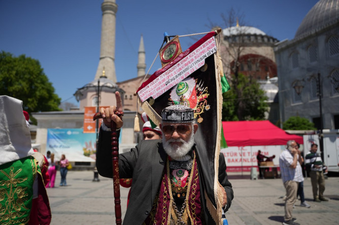 İstanbul'un Fethi'nin 571. Yıl Dönümü Ayasofya Meydanı'nda Coşkuyla Kutlandı
