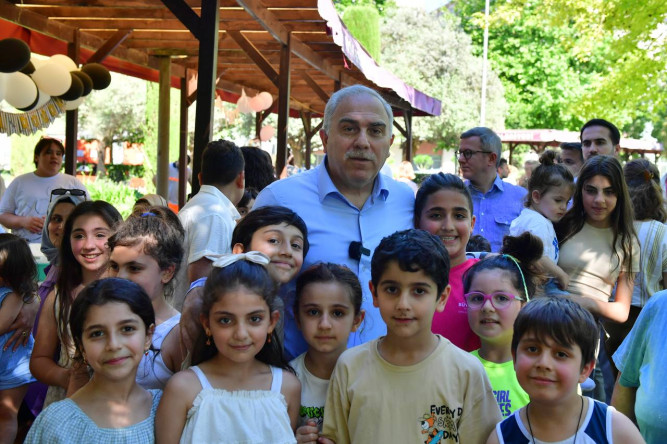 Başkan Turan, Park ve Meydanlarda Fatihli Vatandaşlarla Bir Araya Geldi