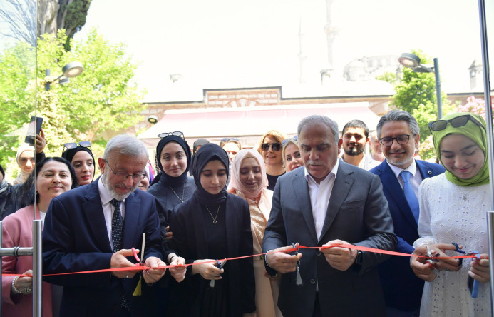 Başkan Turan, Fatih Kız Anadolu İmam Hatip Lisesi'nin Yıl Sonu Sergisini Ziyaret Etti