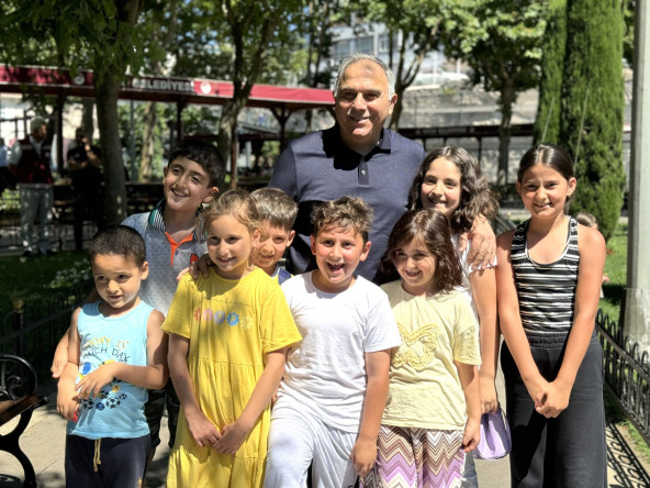 Başkan Turan, Karasurları Millet Bahçesi ve Yavuz Selim Çukurbostan Yaşam Merkezi'nde Gençlerle Buluştu