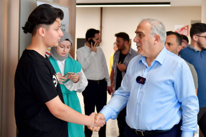 Başkan Turan, Fatih Sultan Mehmet Spor ve Kültür Merkezi'ndeki Çalışmaları İnceledi