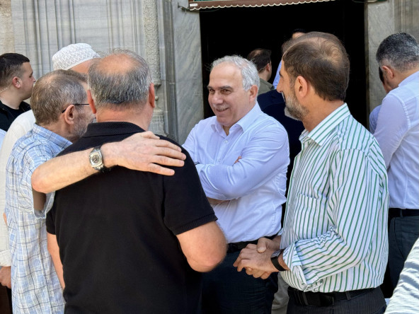 Başkan Turan, Yavuz Sultan Selim Camii'nde Hemşehrileriyle Buluştu