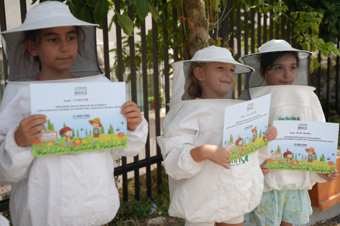 Ayvansaray Bahçe'de Çocuklar Doğayı Keşfediyor: “Arıcılık Atölyesi”