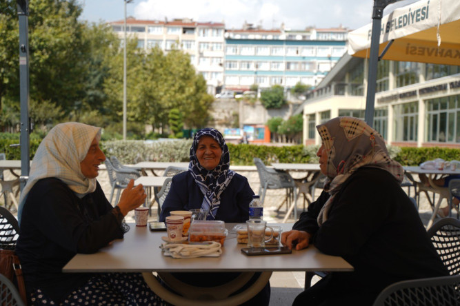 Yadigâr Kahvesi Büyüklerimize Hizmet Vermeye Devam Ediyor