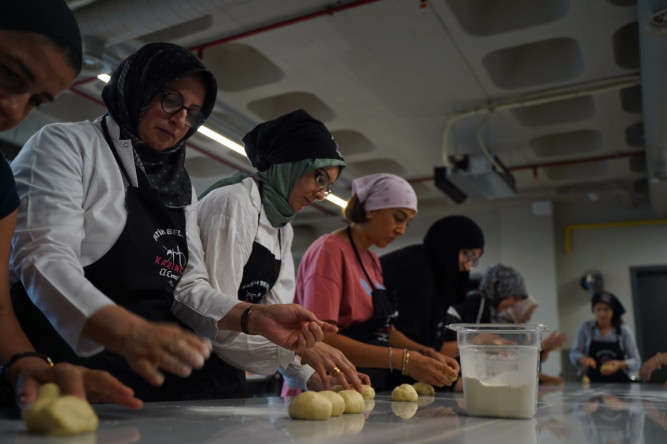 Vatandaşlarımız, KARINCA El Emeği Eğitim Birimi'nin GastroSanat'ta Düzenlediği Paskalya Atölyesi'nde Buluşuyor