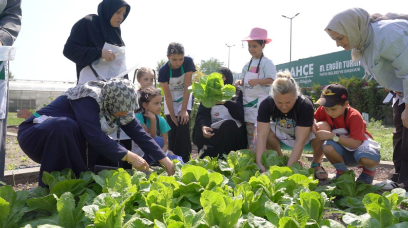 Yedikule Bahçe'de Anneler ve Çocukları İçin Salata Zamanı