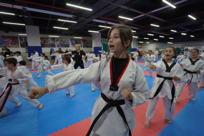 Fatih Belediyesi Spor Kulübü, Yüzmeden Taekwondoya Geniş Kapsamlı Spor Eğitimleriyle Geleceğin Şampiyonlarını Yetiştiriyor