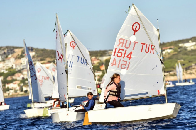 Haliç Yelken Kulübümüz TYF Yelken Ligi Optimist 1. Ayak Yarışları'nda: Geleceğin Şampiyonları Çeşme'de