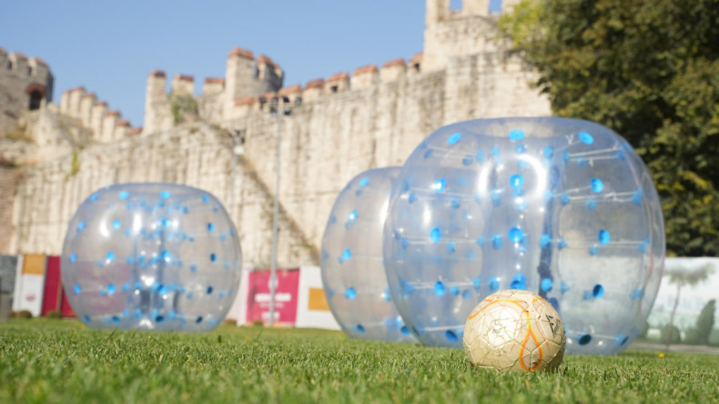 Yedikule Hisarı'nda Balon Futbolu Heyecanı: Spor ve Eğlence Buluşması