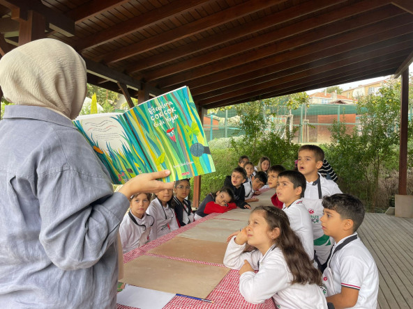 Yedikule Bahçe ve KETEBE İşbirliğiyle Doğada Buluşma: Böceklerin Gizemli Dünyası Çocuklarımızla Keşfedildi