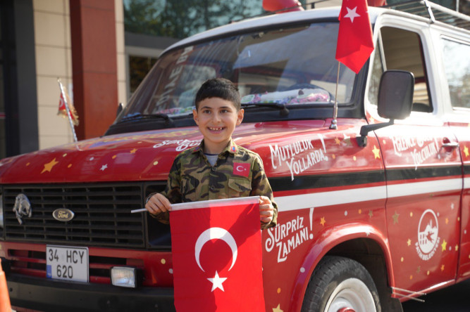 Süperbüs Vatan Caddesi'nde: Çocuklarımız İçin Cumhuriyet Bayramı Neşesi