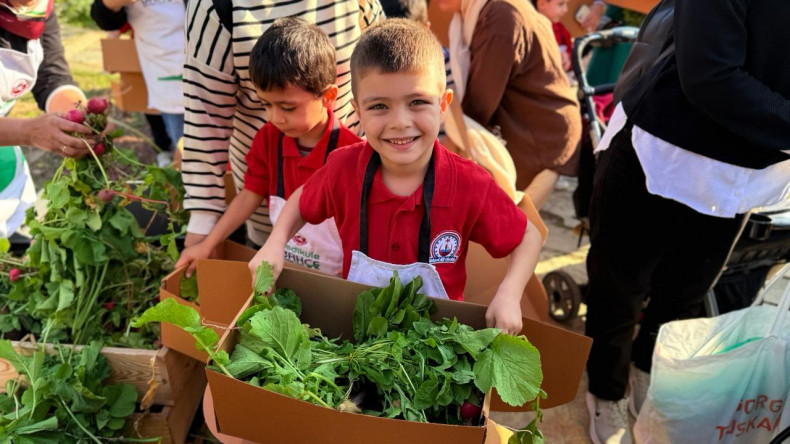 Yedikule Bahçe'de Çocuklarımızın Sonbahar Hasadı