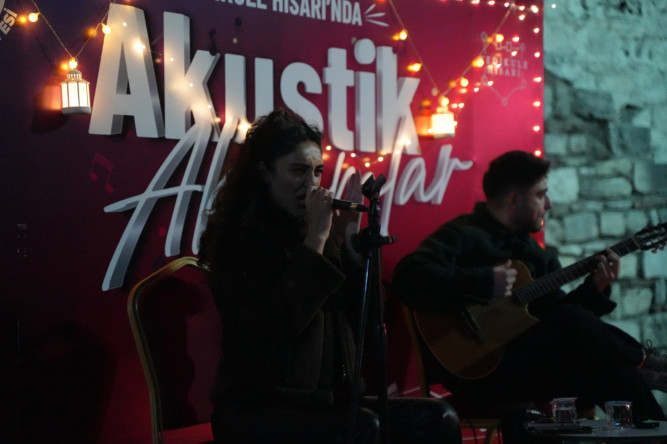 Efsaneleriyle Ünlü Yedikule Hisarı'nda Akustik Akşamlar: Müzikseverler Tarihle Buluştu