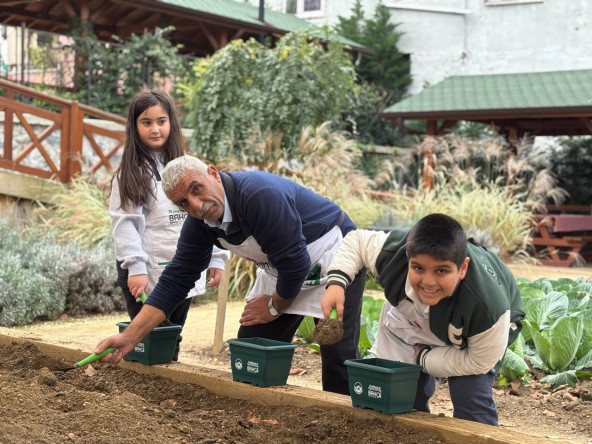 Ayvansaray Bahçe'de Minik Çiftçiler Tohum Ekimiyle Tanışıyor