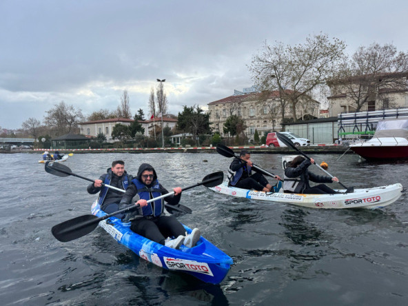 Kano ve Kürek Sporları Merkezimizden Öğretmenler Günü'ne Özel Dragon Bot Yarışları ve Kano Eğitimleri