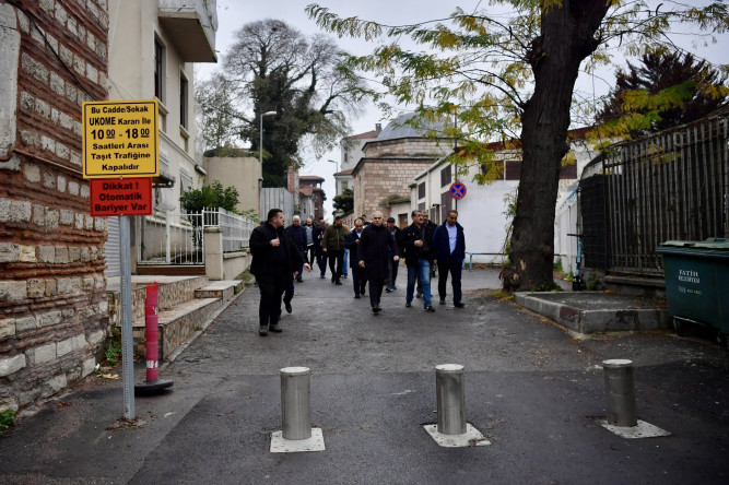 Başkan Turan, UKOME Kararıyla Yayalaştırılan Sokakları Ziyaret Etti ve Molla Hüsrev Mahallesi'nde Hemşehrileriyle Bir Araya Geldi