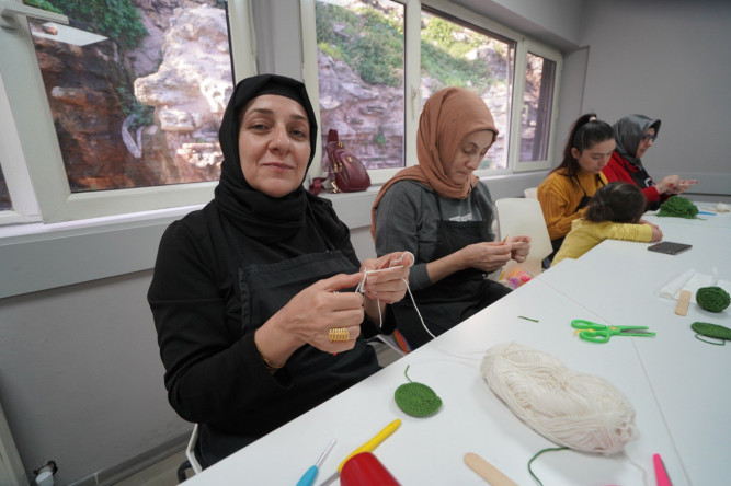 Vatandaşlarımız, KARINCA El Emeği Eğitim Birimi'nin Yavuz Selim'deki Amigurumi Atölyesi'nde Buluşuyor