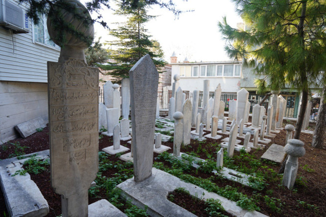 Üç Baş Nureddin Hamza Camii Haziresi Restore Edildi