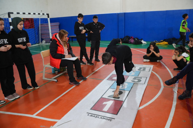 Suriçi Kupası'nda Geleneksel Çocuk Oyunları Heyecanı Başladı