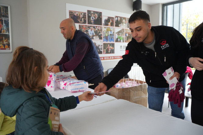 Halkla İlişkiler Ofisimizden Minik Yazarlarımıza Özel Hediyeler