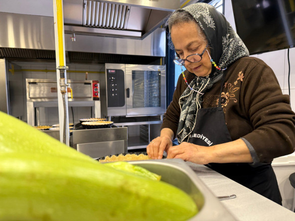 Vatandaşlarımız, KARINCA El Emeği Eğitim Birimi'nin GastroSanat'taki Sebzeli Kiş Eğitimi'nde Buluşuyor