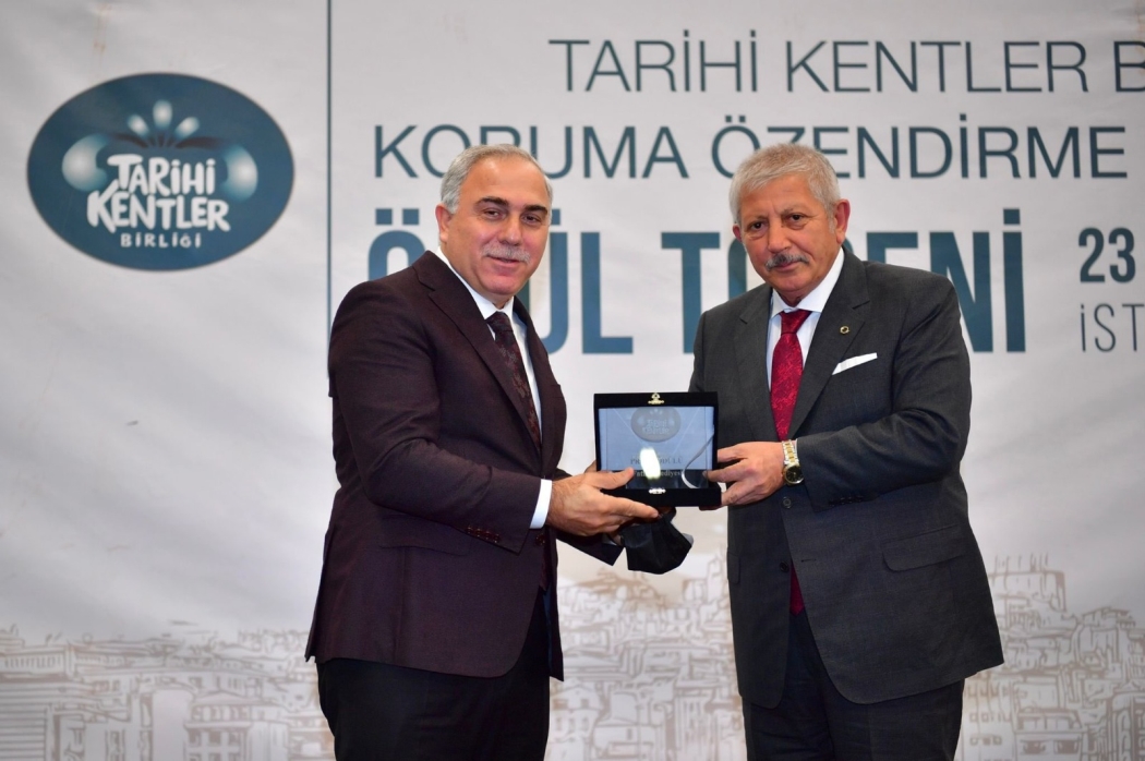 Award from Union of Historical Towns to Fatih Municipality