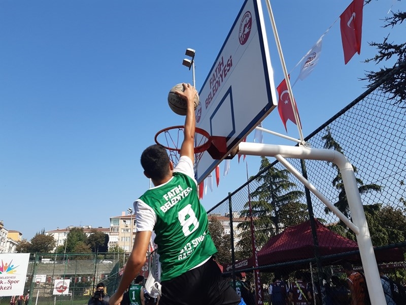 Genç Sporcular Fatih Belediyesi nin Basketbol Turnuvasında Buluştu