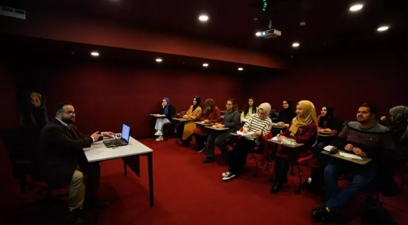 Fatih Kütüphaneleri Öğrencileri İngilizceyi Konuşarak Öğreniyor