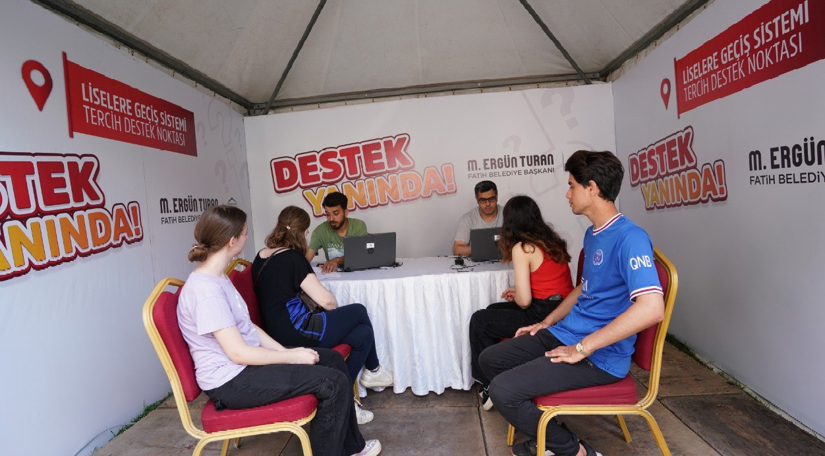 Fatih Belediyesi LGS Öğrencileri İçin Tercih Çadırı Kurdu