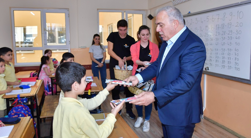 Başkan Turan Genç Osman İlkokulu nu Ziyaret Etti