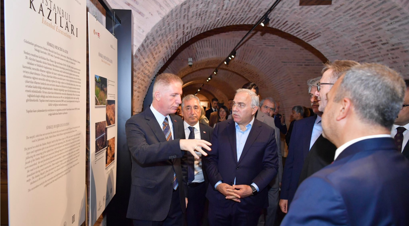 Başkan Turan, İstanbul Valisi Sn. Davut Gül ve Beraberindekiler İstanbul Kazıları Sergisinin Açılışına Katıldılar