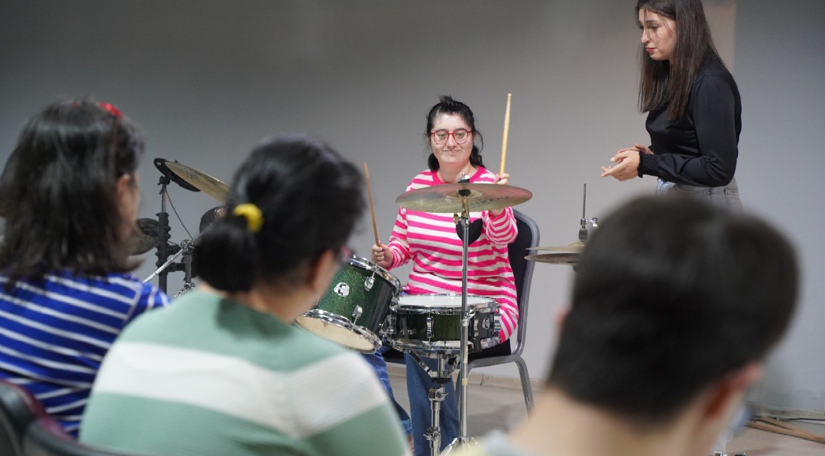Engelliler İş Atölyesi nin Fatih Sanat Akademisi nde Düzenlediği Müzik Terapisi Etkinliği Devam Ediyor