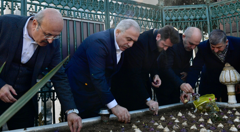 Başkan Turan ın Katılımıyla Sümbül Efendi Türbesi nin Bahçesine Sümbül Soğanları Ekildi