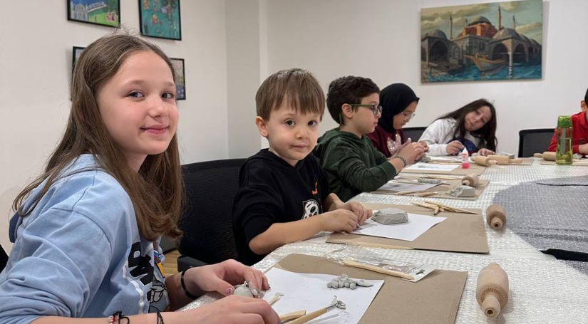 Çocuklar Kadırga Sanat Galerileri nde Kendi Heykellerini Tasarlıyorlar
