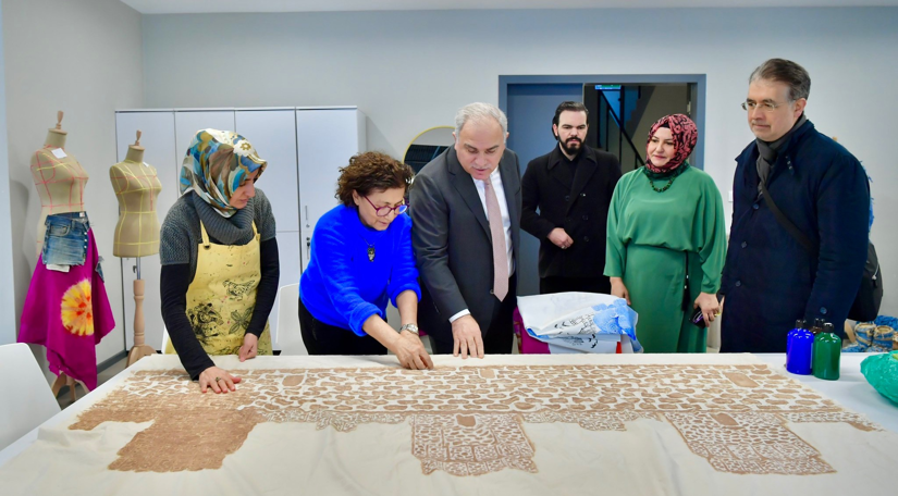 Başkan Turan GastroSanat taki Çalışmaları Sanatçılarla Birlikte İnceledi