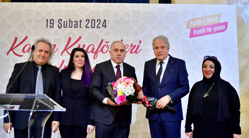 Başkan Turan, Kadın Kuaförü ile Güzellik Salonu İşletmecisi Hemşehrileriyle Neslişah Sultan Kültür Merkezi nde Buluştu