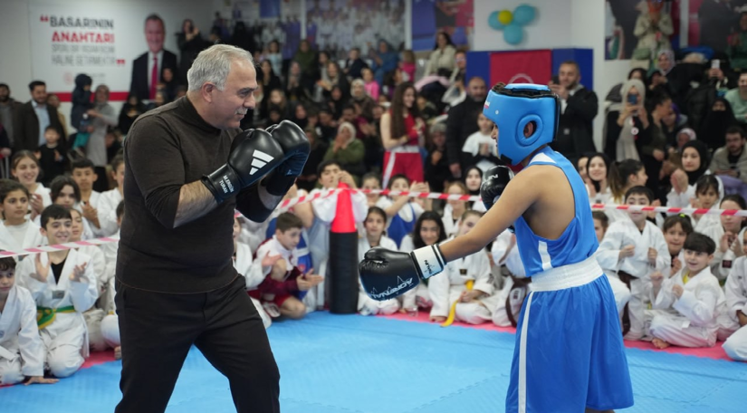Başkan Turan, Savunma Sporları Performans Gösterisi nde Genç Sporcular ile Bir Araya Geldi