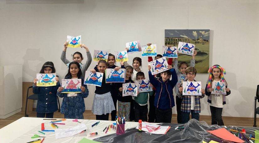Çocuklar Kadırga Sanat Galerileri ndeki Pop-Up Tasarım Atölyesi nde Kendi Kartlarını Tasarlıyorlar