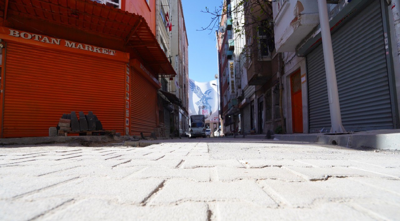 Arap Mehmet Sokağı nda Yol ve Tretuvar Çalışmaları Tamamlandı