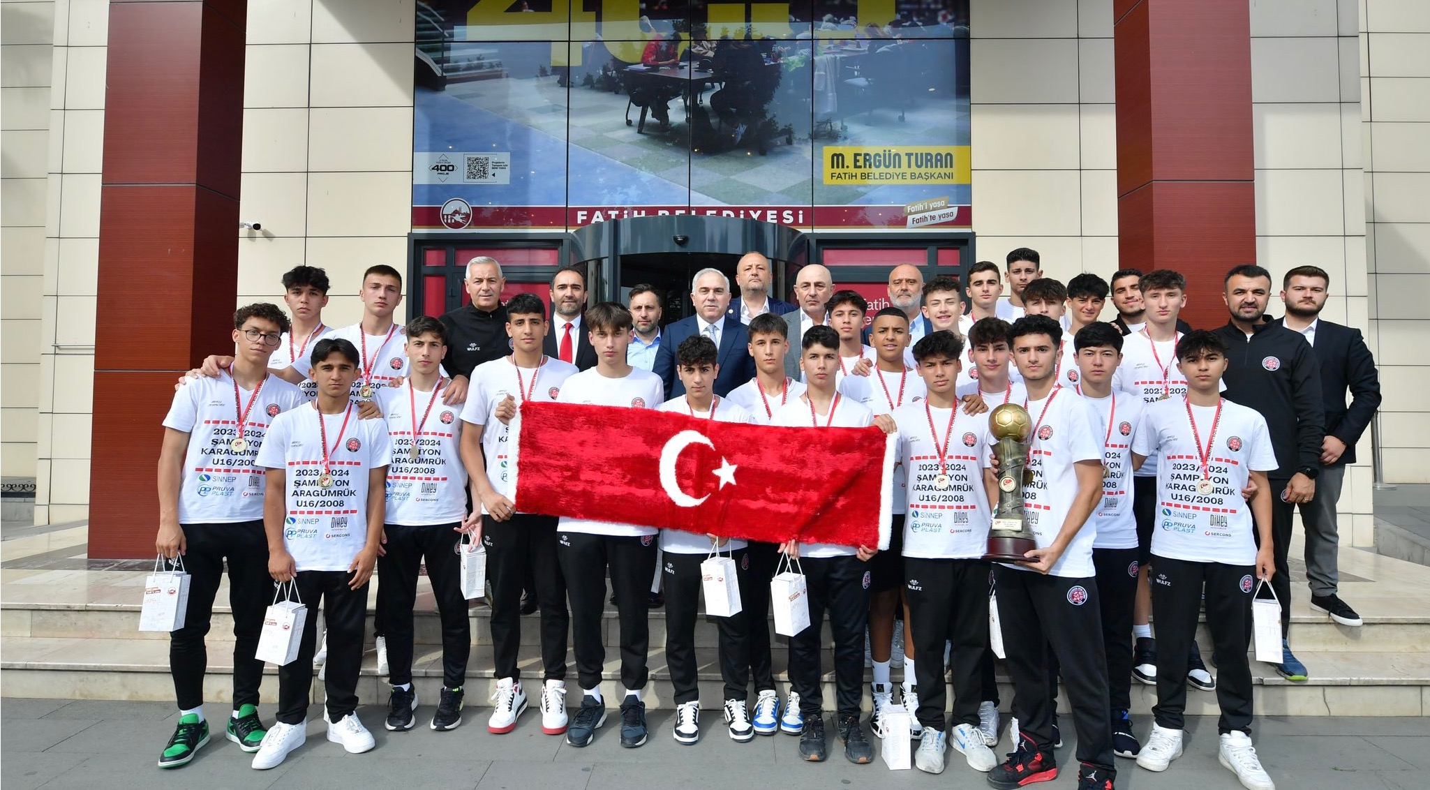 Gelişim Ligi Türkiye Şampiyonu Fatih Karagümrük U-16 Takımımız Başkan Turan ın Misafiri Oldu