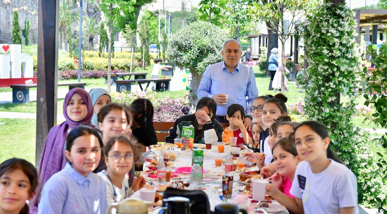 Başkan Turan, Yavuz Selim Çukurbostan Yaşam Merkezi ve Karasurları Millet Bahçesi nde Hemşehrileriyle Buluştu