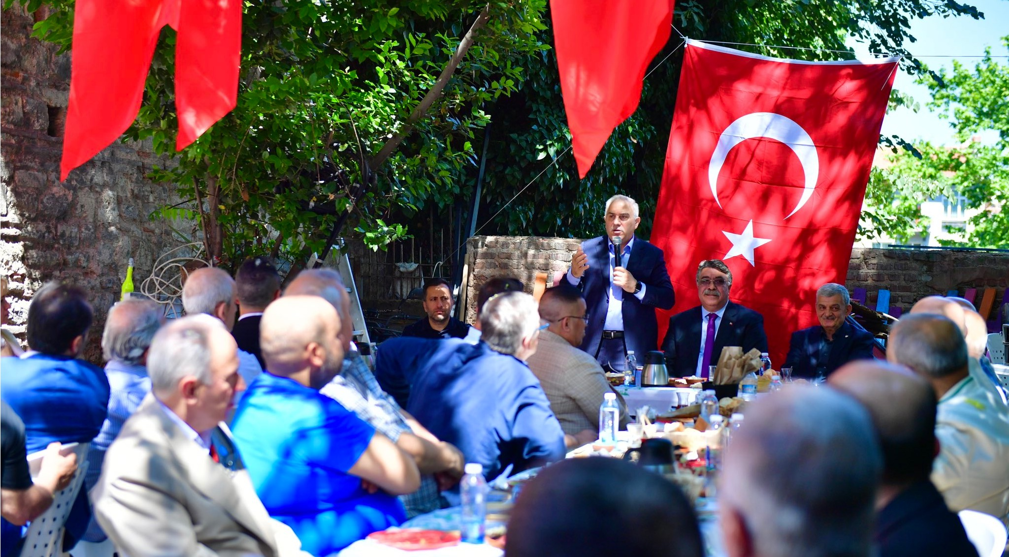 Başkan Turan, Fatih teki Amatör Spor Kulüplerinin Başkanları ve Temsilcileriyle Bir Araya Geldi